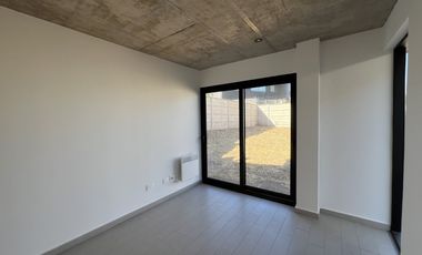 SE VENDE CASA DE 2 PISOS EN BOSQUES DE MONTEMAR (CÓD. 571)