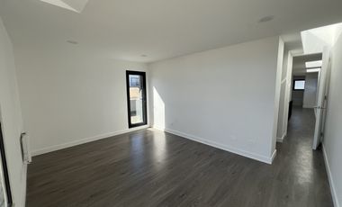 SE VENDE CASA DE 2 PISOS EN BOSQUES DE MONTEMAR (CÓD. 571)