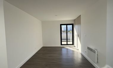 SE VENDE CASA DE 2 PISOS EN BOSQUES DE MONTEMAR (CÓD. 571)