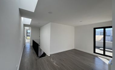 SE VENDE CASA DE 2 PISOS EN BOSQUES DE MONTEMAR (CÓD. 571)