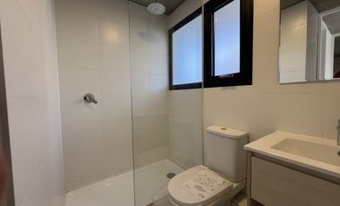 SE VENDE CASA DE 2 PISOS EN BOSQUES DE MONTEMAR (CÓD. 571)