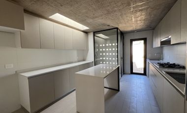 SE VENDE CASA DE 2 PISOS EN BOSQUES DE MONTEMAR (CÓD. 571)