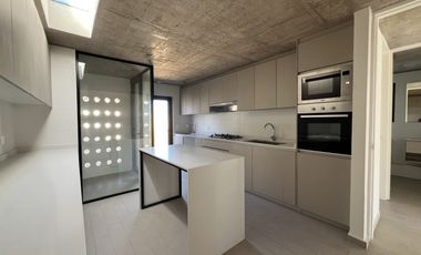 SE VENDE CASA DE 2 PISOS EN BOSQUES DE MONTEMAR (CÓD. 571)