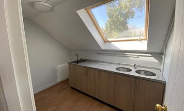 SE ARRIENDA CASA COMERCIAL EN AV. LAS CONDES (CÓD. 569)