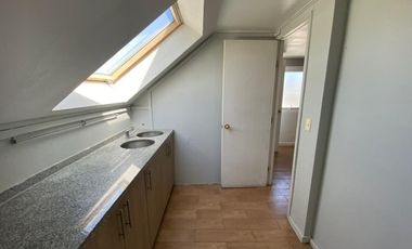 SE ARRIENDA CASA COMERCIAL EN AV. LAS CONDES (CÓD. 569)