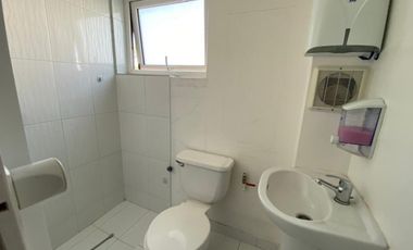 SE ARRIENDA CASA COMERCIAL EN AV. LAS CONDES (CÓD. 569)