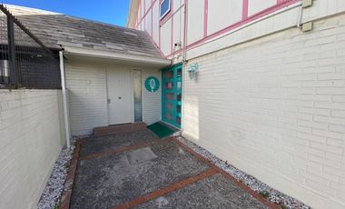 SE ARRIENDA CASA COMERCIAL EN AV. LAS CONDES (CÓD. 569)