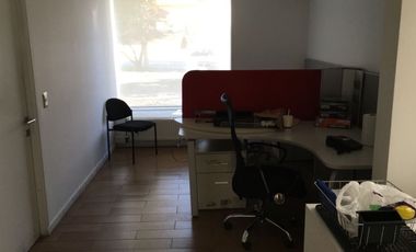 SE ARRIENDA CASA COMERCIAL EN AV. LAS CONDES (CÓD. 569)