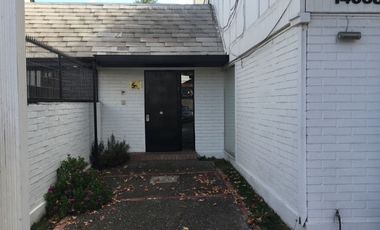 SE ARRIENDA CASA COMERCIAL EN AV. LAS CONDES (CÓD. 569)