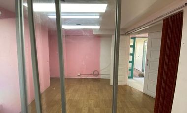 SE ARRIENDA CASA COMERCIAL EN AV. LAS CONDES (CÓD. 569)