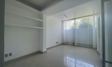 SE ARRIENDA OFICINA EN REÑACA