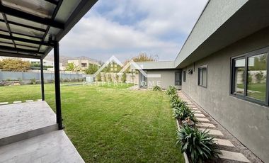 CASA 4 DORM + SERVICIO + PISCINA Y QUINCHO LOS BOSQUES