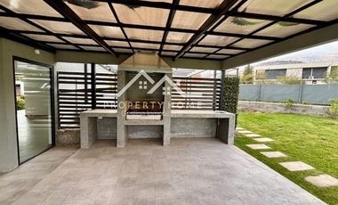 CASA 4 DORM + SERVICIO + PISCINA Y QUINCHO LOS BOSQUES