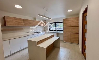 CASA 4 DORM + SERVICIO + PISCINA Y QUINCHO LOS BOSQUES