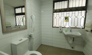 Arriendo casa comercial Los Leones/ Eliodoro Yañez