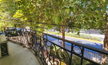 Arriendo casa comercial Los Leones/ Eliodoro Yañez