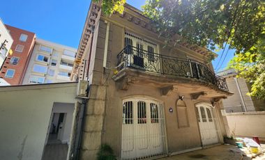 Arriendo casa comercial Los Leones/ Eliodoro Yañez