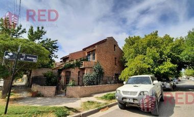 Vende Casa 2 dormitorios y  Monoambiente en Cipolletti