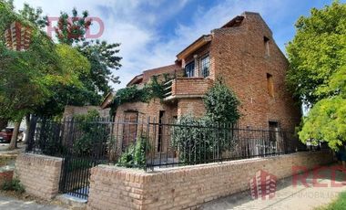 Vende Casa 2 dormitorios y  Monoambiente en Cipolletti