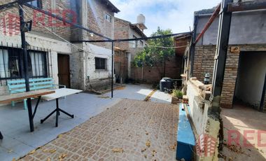 Vende Casa 2 dormitorios y  Monoambiente en Cipolletti