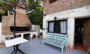 Vende Casa 2 dormitorios y  Monoambiente en Cipolletti