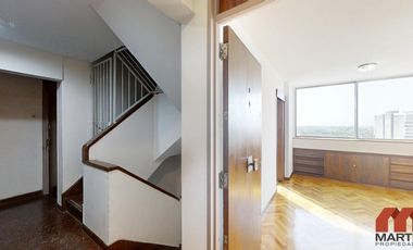 Departamento en alquiler en San Isidro 4 ambientes en Dúplex con escritorio, toilette y balcón,