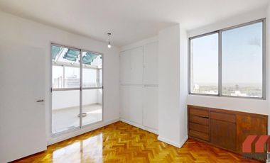 Departamento en alquiler en San Isidro 4 ambientes en Dúplex con escritorio, toilette y balcón,