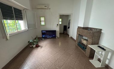 Chalet excelente ubicación, 3 dormitorios, jardín, quincho - Martinez