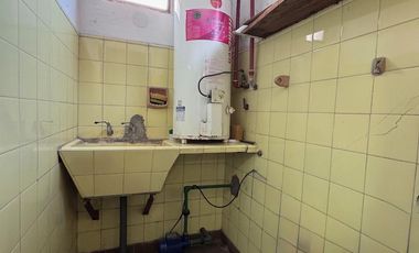 CASA CORTE ANTIGUO RECICLADA LOTE PROPIO JARDIN AL FTE. FONDO LIBRE Y 3 DORMITORIOS