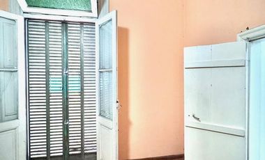 CASA CORTE ANTIGUO RECICLADA LOTE PROPIO JARDIN AL FTE. FONDO LIBRE Y 3 DORMITORIOS