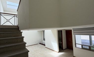 CASA UBICADA  EN Av. Fuente de Barcaza, San Andrés Ocotlán