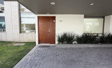 CASA UBICADA  EN Av. Fuente de Barcaza, San Andrés Ocotlán