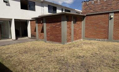 CASA UBICADA  EN Av. Fuente de Barcaza, San Andrés Ocotlán