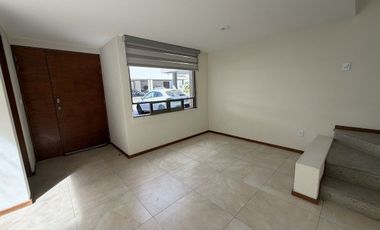 CASA UBICADA  EN Av. Fuente de Barcaza, San Andrés Ocotlán