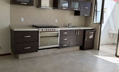 CASA UBICADA  EN Av. Fuente de Barcaza, San Andrés Ocotlán