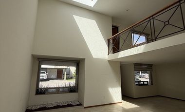 CASA UBICADA  EN Av. Fuente de Barcaza, San Andrés Ocotlán