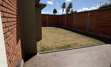 CASA UBICADA  EN Av. Fuente de Barcaza, San Andrés Ocotlán