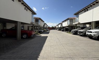 CASA UBICADA  EN Av. Fuente de Barcaza, San Andrés Ocotlán