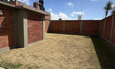 CASA UBICADA  EN Av. Fuente de Barcaza, San Andrés Ocotlán