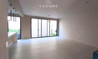 CASA EN VENTA EN SANTILLANA, SOLARES, ZAPOPAN