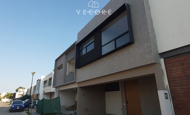 CASA EN VENTA EN SANTILLANA, SOLARES, ZAPOPAN