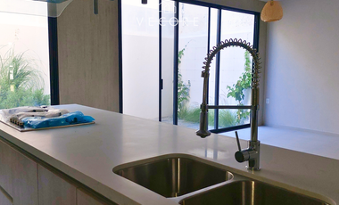 CASA EN VENTA EN SANTILLANA, SOLARES, ZAPOPAN