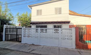 Arriendo de casa de 3 dormitorios, en La Cruz,  Disponible desde 1 febrero 2026.  $530.000
