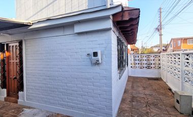 Arriendo de casa de 3 dormitorios, en La Cruz,  Disponible desde 1 febrero 2026.  $530.000