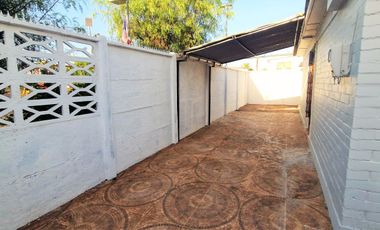 Arriendo de casa de 3 dormitorios, en La Cruz,  Disponible desde 1 febrero 2026.  $530.000