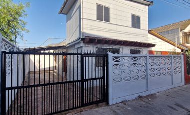 Arriendo de casa de 3 dormitorios, en La Cruz,  Disponible desde 1 febrero 2026.  $530.000