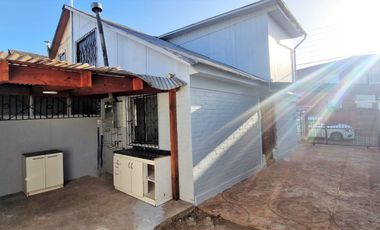 Arriendo de casa de 3 dormitorios, en La Cruz,  Disponible desde 1 febrero 2026.  $530.000