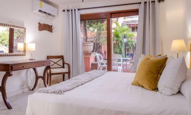 Casa en venta en condominio 4 recámaras frente a la laguna en Zona Hotelera, Cancún