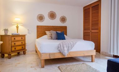 Casa en venta en condominio 4 recámaras frente a la laguna en Zona Hotelera, Cancún