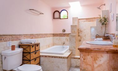 Casa en venta en condominio 4 recámaras frente a la laguna en Zona Hotelera, Cancún